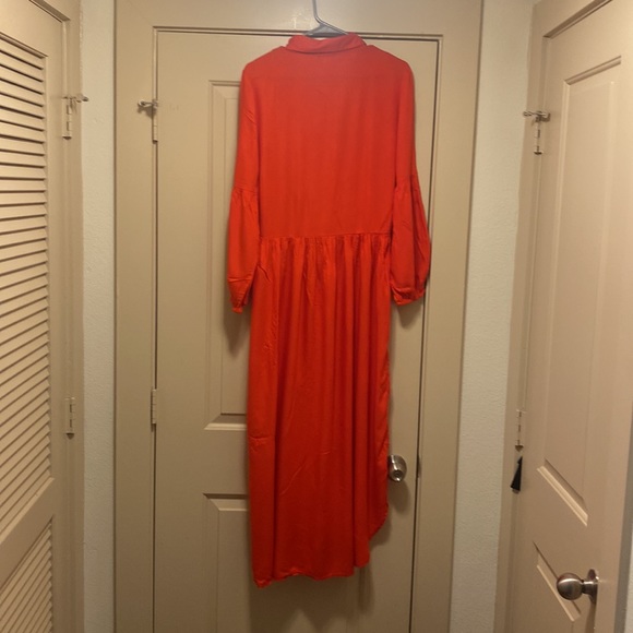 Beautiful, red Venus, high (at the waist) low (to ankle), tie in front blouse. - Picture 6 of 10